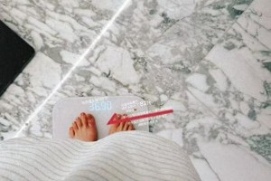 赵露思公开抑郁症经历：躯体化症状需警惕