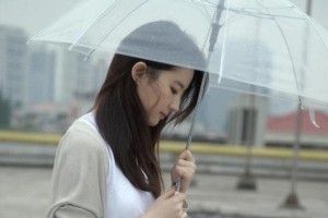 刘亦菲清纯旧照曝光 白衣灰裙尽显仙气