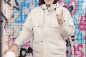 向佐直播情绪失控，因母亲遭网络暴力怒怼网友